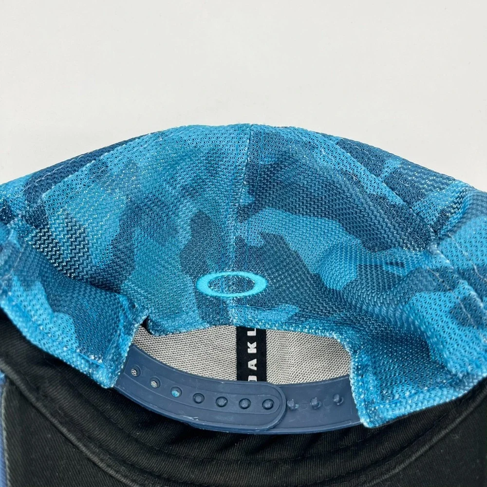 Oakley mens snapback